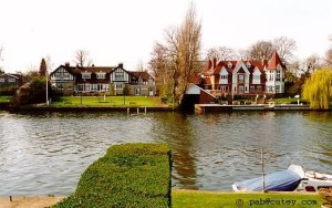 Riverside houses in Maidenhead