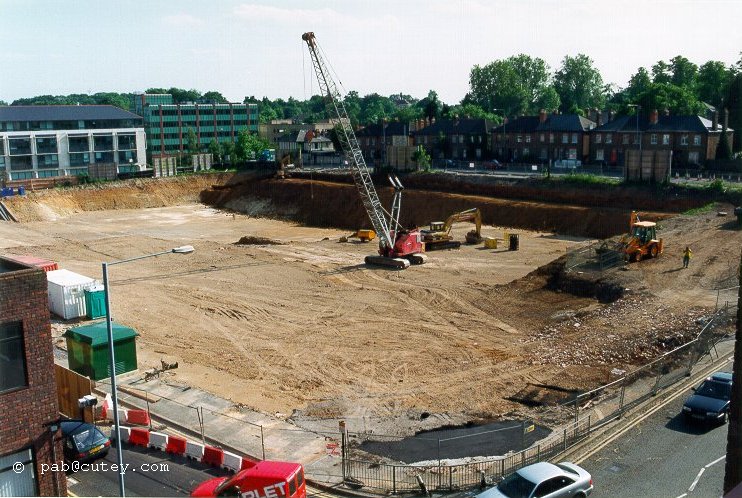 Cranes move in to the site
